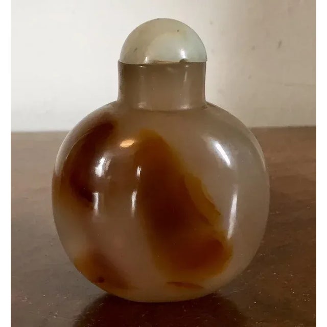 Chinese 19th Century Chinese Carved Agate Stone Snuff Bottle with Jade Stopper For Sale - Image 3 of 11