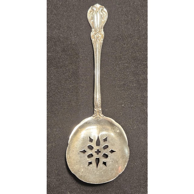 Late 19th Century Towle Solid Sterling Silver “Bon-Bon” Server in the Old Master Pattern For Sale In Charlotte - Image 6 of 12