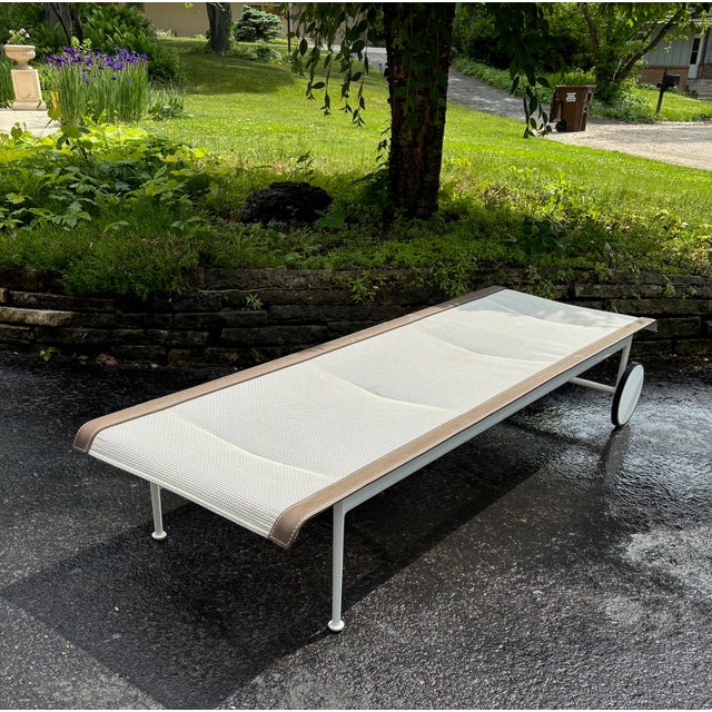 Mid-Century Modern Richard Schultz Chaise Lounge Chair by Knoll For Sale - Image 3 of 5