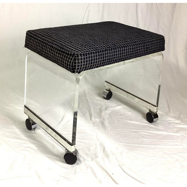 1970s Mid-Century Modernist Waterfall Lucite Stool With Chrome Trim and Wheels For Sale - Image 9 of 9