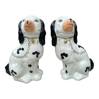 1950s 2 Classic Staffordshire Style Dog Statues. Pair English Style Spaniels Dogs For Sale