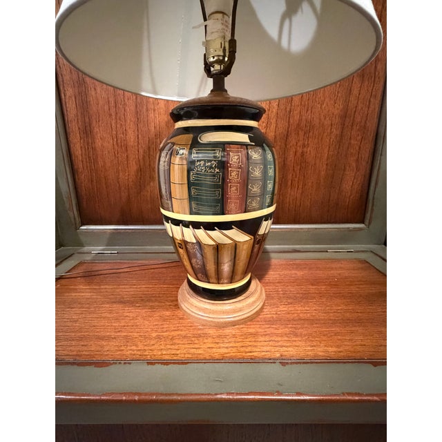 Mid-Century Modern Sale! Ceramic 1970s MCM Table Lamp W/Painted Trompe l'Oiel Library Books For Sale - Image 3 of 7