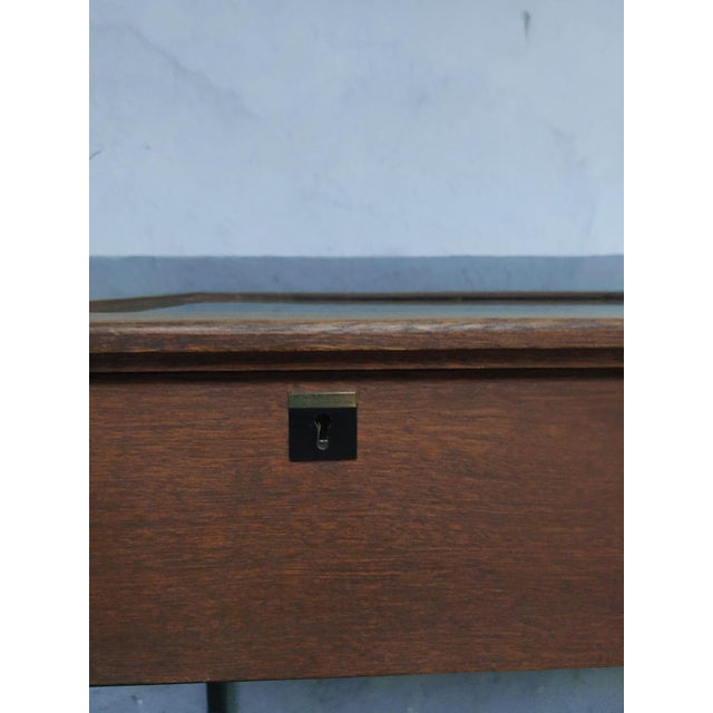 Mid-Century Display Case, 1960 For Sale - Image 12 of 18