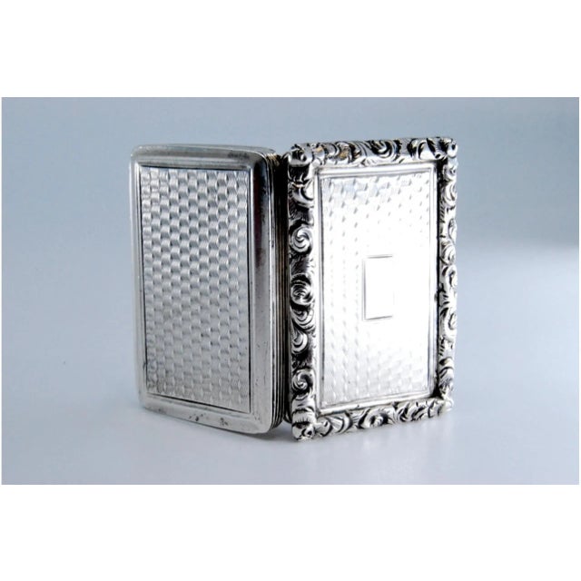 George IV Silver and Gold Vinaigrette Box with Friezes and Reliefs For Sale - Image 5 of 10