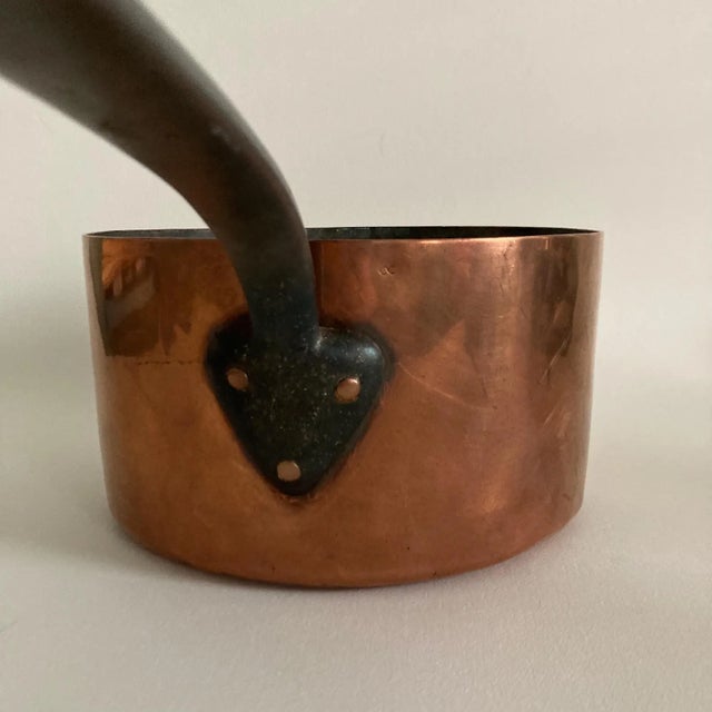 Circa 1890s, "A La Ménagère (1863-1899) B. Bonne Nouvelle 20" Antique French Copper Pot - "Arrow" Shape Handle For Sale - Image 14 of 15