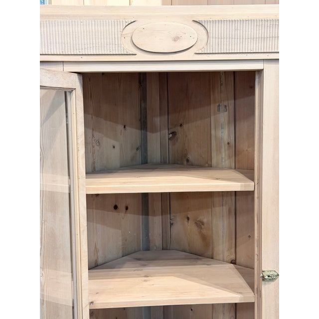 Late 20th Century Natural Pine Corner Display Cabinet With Fluted Crown and Glass Door For Sale In New York - Image 6 of 9