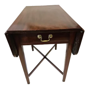 Circa 1800 Beautiful Mahogany American Federal Drop Leaf Pembroke Table