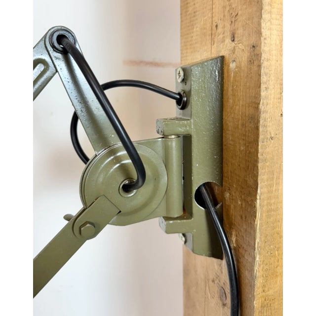 1960s Industrial Green Military Gooseneck Scissor Wall Lamp from Elektroinstala, 1960s For Sale - Image 5 of 18