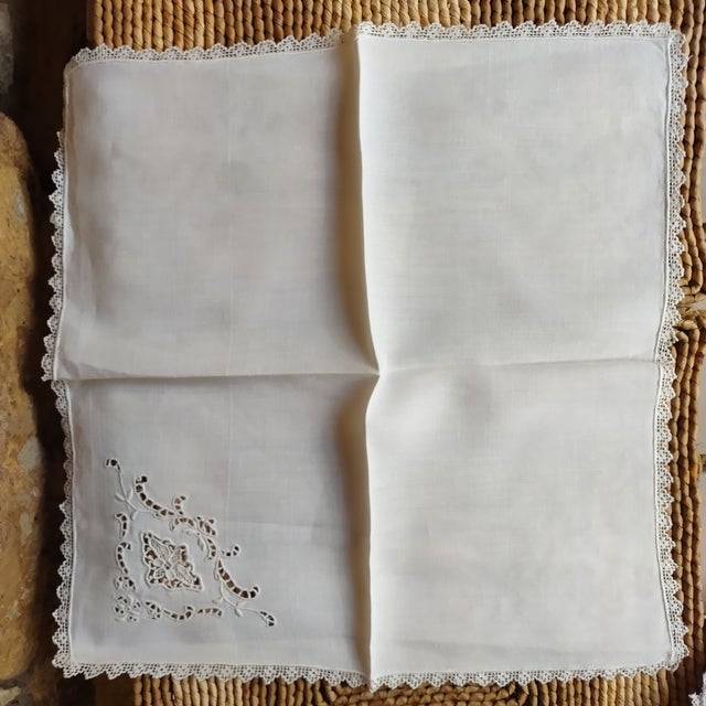 Vintage Venice Needle Lace Linen Dinner Napkins- Set of 6 For Sale In Kansas City - Image 6 of 10