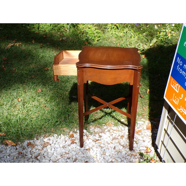 Vintage Federal Hepplewhite Style Mahogany X Base Side Table Nightstand For Sale - Image 9 of 13