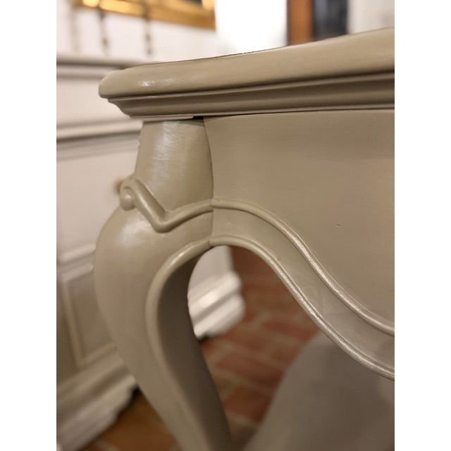 Oversized French Provincial Nightstands in Fusion Algonquin – Refinished Pair For Sale - Image 9 of 17
