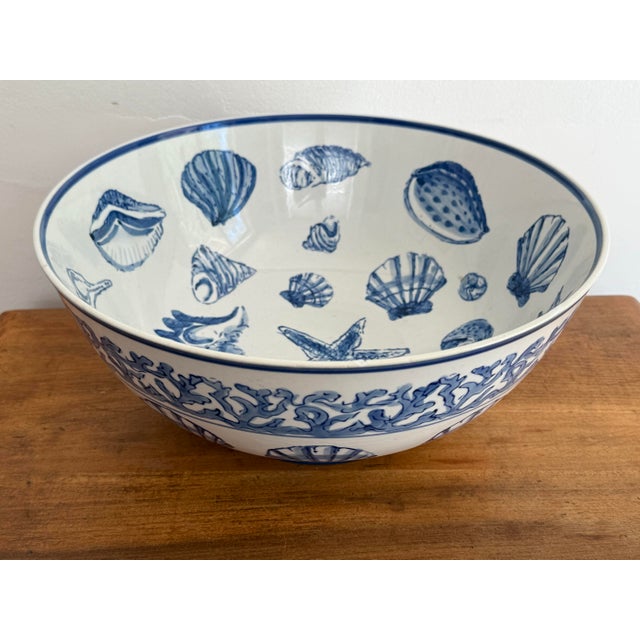Traditional Late 20th Century Blue and White Bowl With Shell Motif For Sale - Image 3 of 6