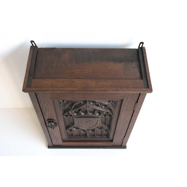 Antique French Neo-Gothic Wall Cabinet in Hand-Carved Wood, 19th Century For Sale - Image 5 of 13