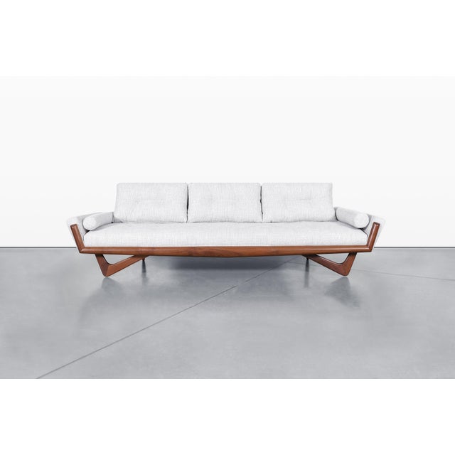 1960s Adrian Pearsall Walnut “Gondola” Sofa for Craft Associates For Sale In Los Angeles - Image 6 of 12