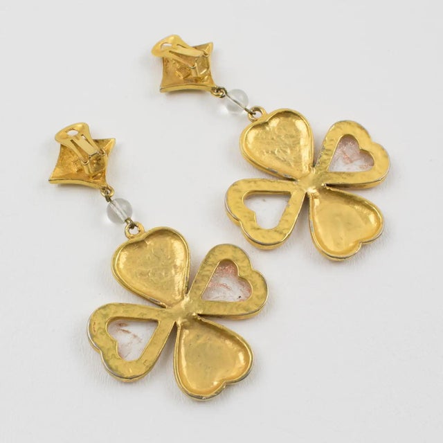 1990s Kenzo Gilded Metal and Acrylic Four-Leaf Clover Dangle Clip-on Earrings For Sale - Image 5 of 9