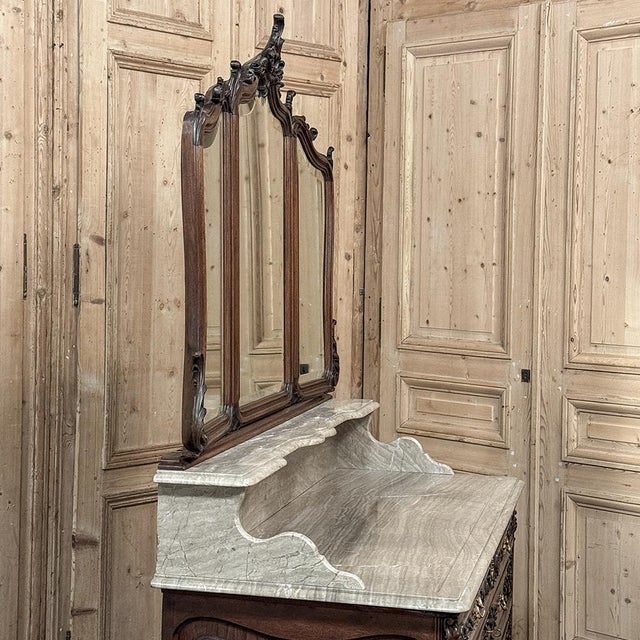 19th Century French Louis XV Walnut Washstand ~ Dresser For Sale - Image 14 of 17