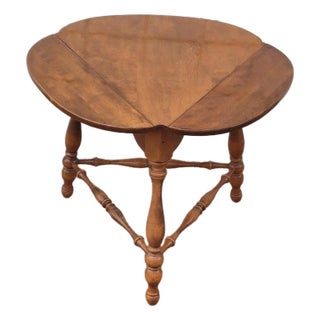 Ethan Allen Solid Maple Brown Drop Leaf Clover Shape Accent Side Table Vintage For Sale