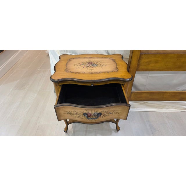 Late 20th Century Pair of French Provincial Style Nightstands With Handpainted Decor by Butler Specialty Co For Sale - Image 9 of 10