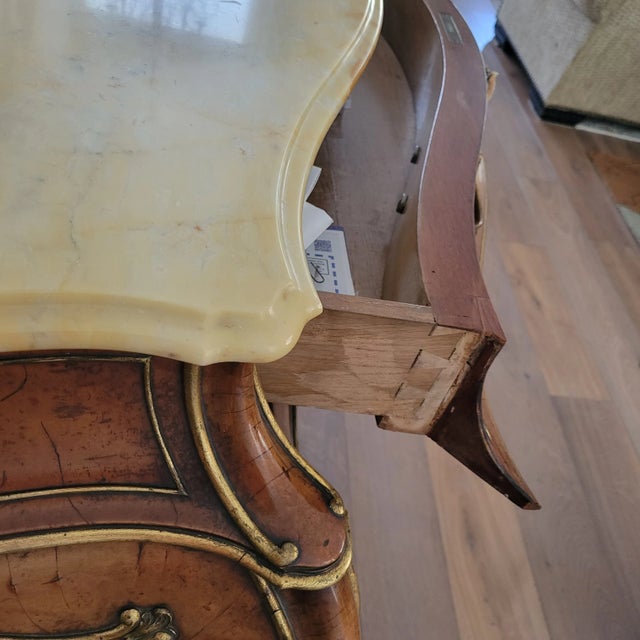 Late 19th Century French Amboyna Bombé Commode With Marble Top & Gilt-Bronze Mounts, Circa 1890 For Sale - Image 4 of 13