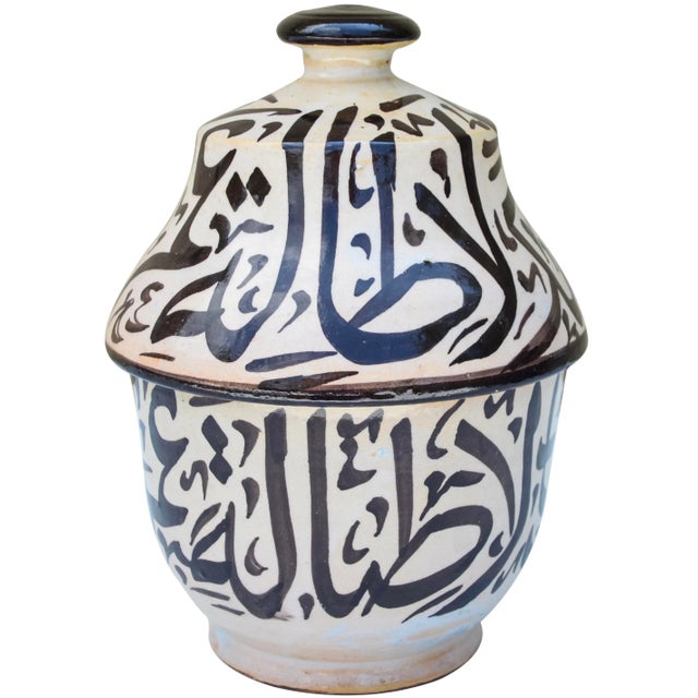 Moroccan Early 20th Century Handcrafted Moorish Calligraphy Ceramic Vase For Sale - Image 3 of 11