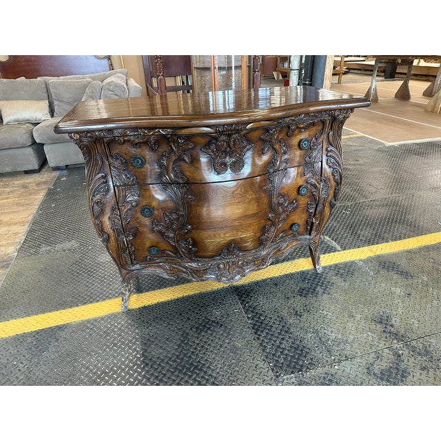 Antique Carved Bombe Chest – Ornate Rococo‑Style Dresser With Curved Front & Floral Relief For Sale - Image 10 of 12