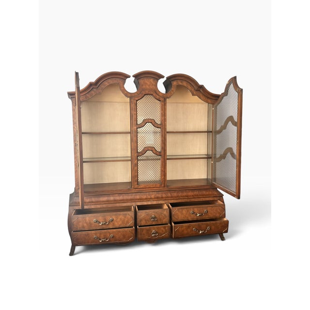 1970s 1970s Monumental Mastercraft Burl Wood & Brass Lattice China Cabinet Vitrine For Sale - Image 5 of 11