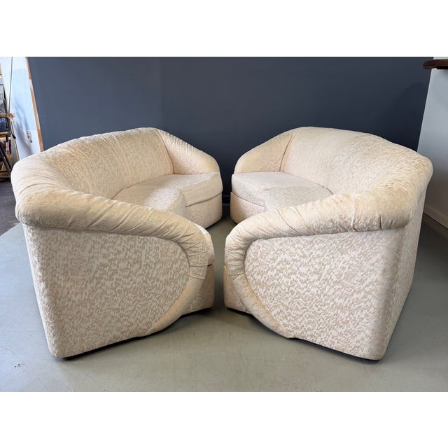 White 1980s Pair of Mid-Century Modern Curved Sofas With Sculptural Arms by Carsons For Sale - Image 8 of 10