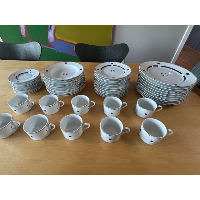 Art Deco 1980s Rare 54-Piece Swid Powell Tuxedo Porcelain Set, Dinner Service for 11 For Sale - Image 3 of 5