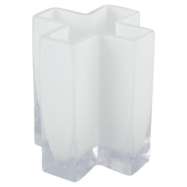 Gold Cross Vase in White and Clear Art Glass by Bodil Kjær for Gullaskruf, Sweden, 1960s For Sale - Image 8 of 8