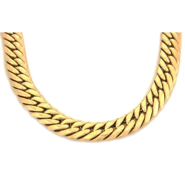 The Mayor's 18k Yellow Gold Beveled Curb Link Necklace is a vintage piece of fine jewelry that features a choker style...