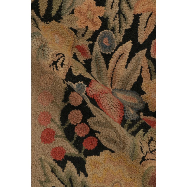 Goldenrod Antique Hooked Floral Wreath Medallion Wool Rug by Rug & Kilim, Usa, 1920–1929 For Sale - Image 8 of 11
