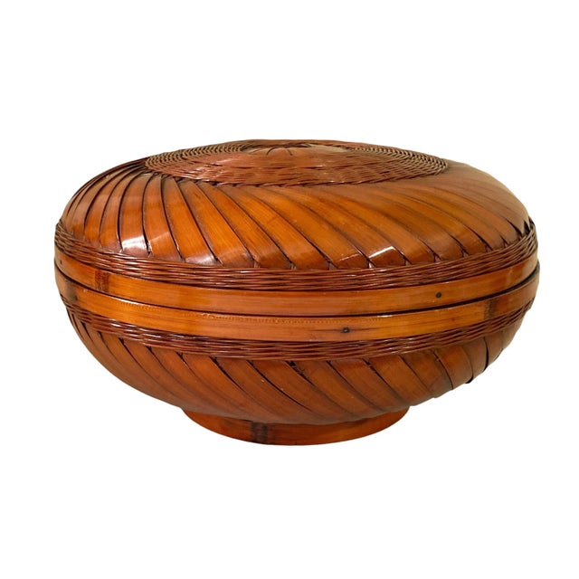 Vintage Chinoiserie Round Woven Bamboo Lidded Basket 9.5" Diameter For Sale In New York - Image 6 of 6