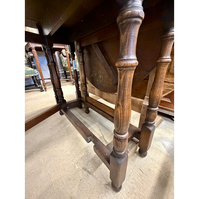 19th C English Oak Gateleg Drop-Leaf Table For Sale In Los Angeles - Image 6 of 7