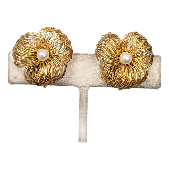 Vintage 1980s Signed Les Bernard Goldtone Faux-Pearl Flower Clip Earrings-2 Pieces For Sale