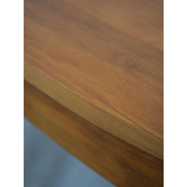 2000 - 2009 Thomas Moser Walnut & 8 Leg Dining Room Table For Sale - Image 5 of 14