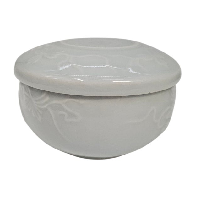 Late 20th Century Set of 5 Vintage Korean Celadon Lidded Rice Bowls With Grape and Leaf Relief Motif For Sale - Image 5 of 11
