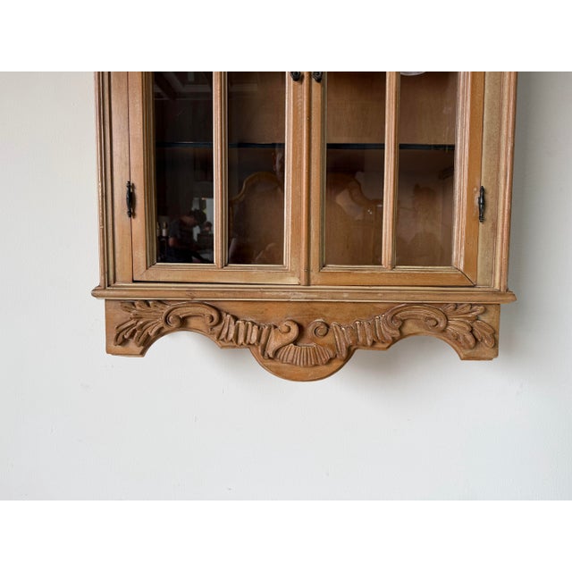 Wood 1970s Italian Hollywood Regency Carved Wood Two-Door Hanging Wall Cabinet For Sale - Image 7 of 13
