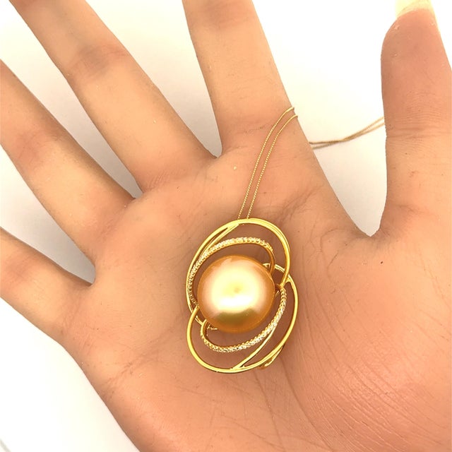 Metal 18mm Golden South Sea Pearl Diamond 18k Yellow Gold Orbital Pendant Chain For Sale - Image 7 of 7