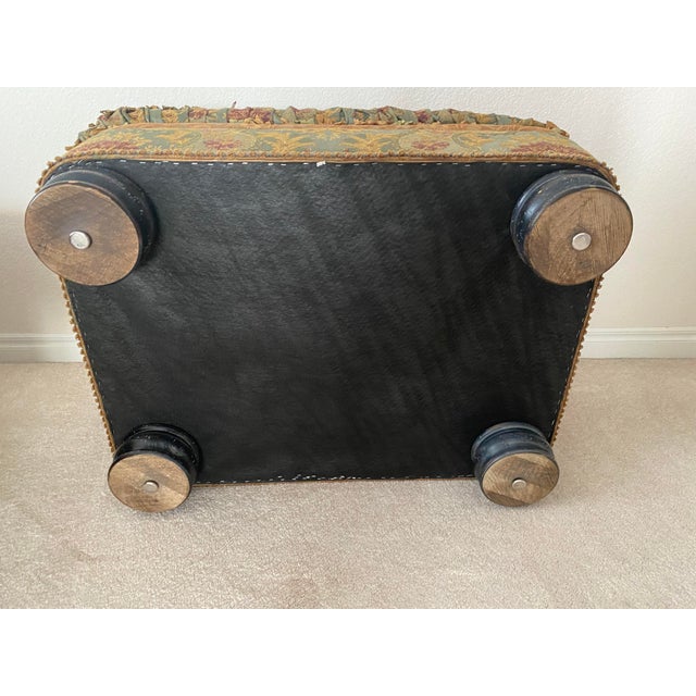 Avocado Late 20th Century Exquisite Carol Hicks Bolton for Ej Victor Large Chair-and-a-Half and Ottoman Mint Condition For Sale - Image 8 of 12