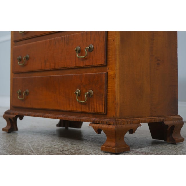 Vintage Bench Made Tiger Maple 4 Drawer Bachelor Chest For Sale - Image 9 of 16