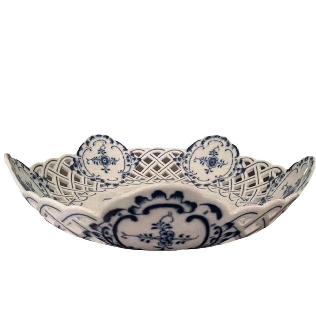 Ceramic Two Antique Meissen Blue Onion reticulated serving dishes with crossed swords hallmark For Sale - Image 7 of 17