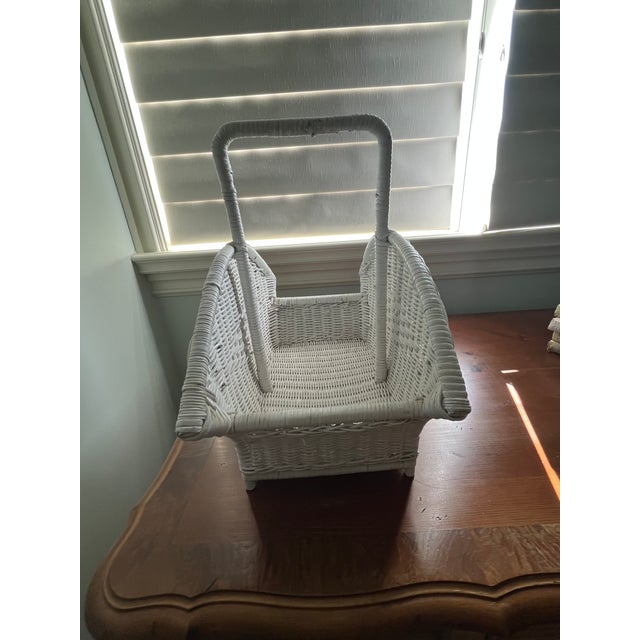 This piece is in great condition. It’s charming and practical. It could be used for mail, to hold magazines and more.