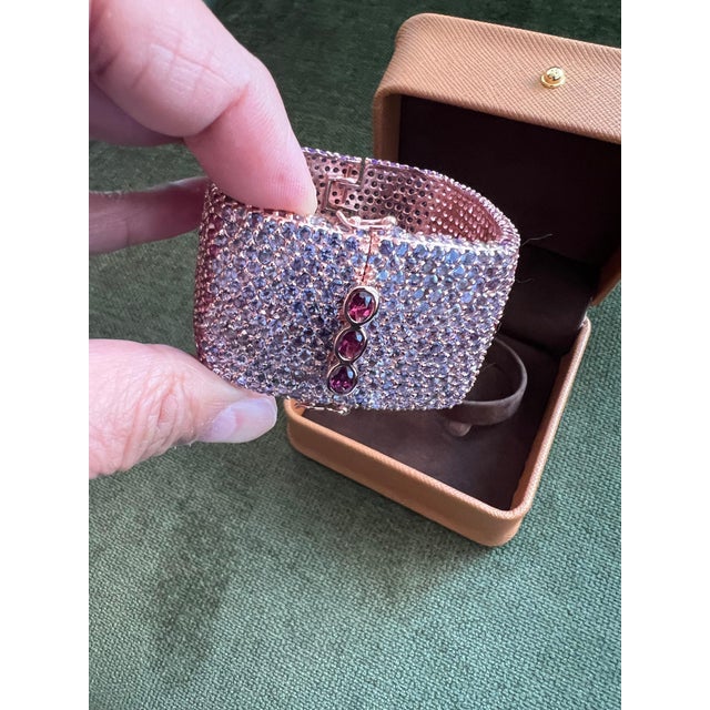 Bochic "Capri" Ruby & Multi Purple Amethyst Bangle Set In 18K Gold & Silver For Sale - Image 10 of 18