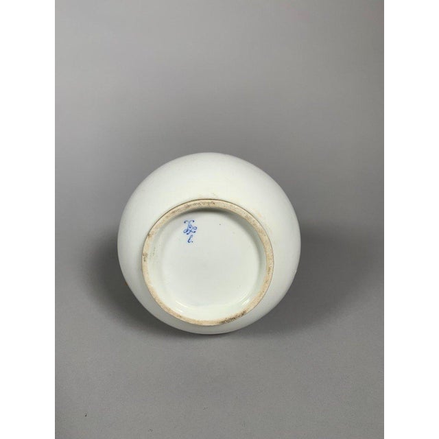 18th Century Covered Sèvres Porcelain Water Jug ​​and Basin For Sale - Image 9 of 12