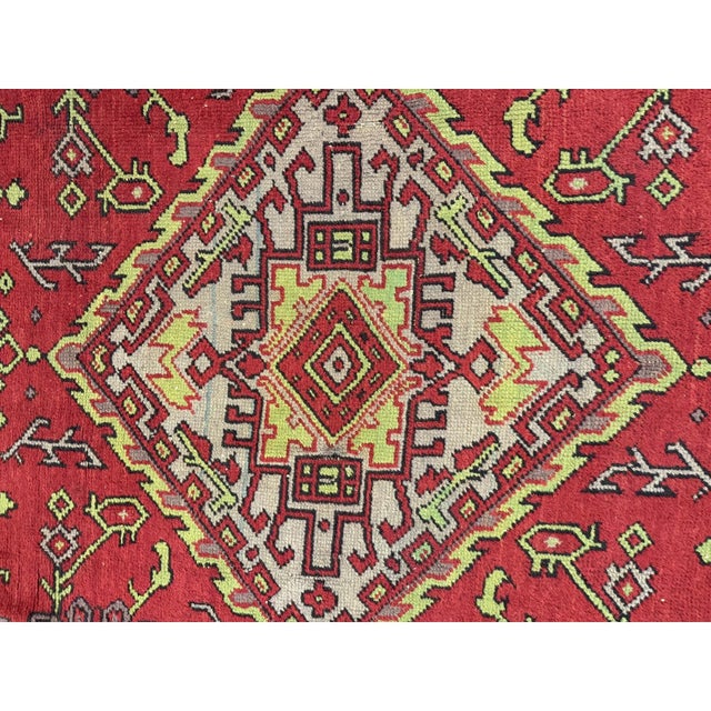 Arts & Crafts 1920s Red Vibrant Field Medallion Antique European Donegal Arts & Crafts Rug For Sale - Image 3 of 6