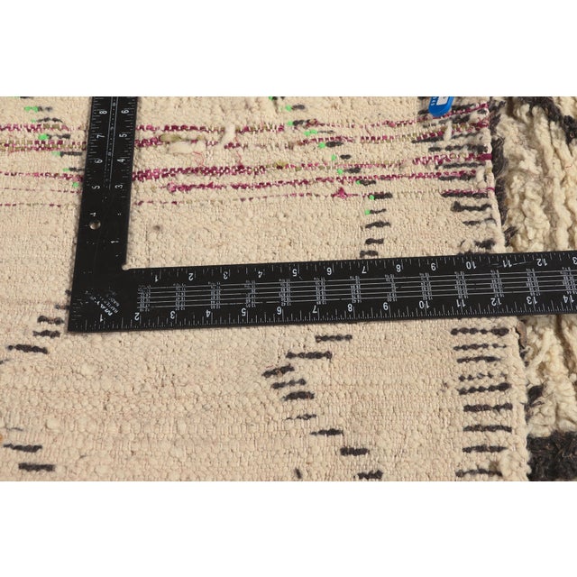 Textile Vintage Azilal Boucherouite Moroccan Rug, 03'07 X 05'09 For Sale - Image 7 of 10