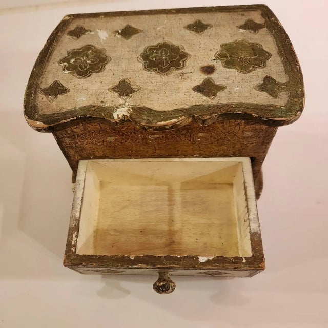 1950s 1950s Venetian Giltwood Mirrored Jewelry Box Italy For Sale - Image 5 of 14