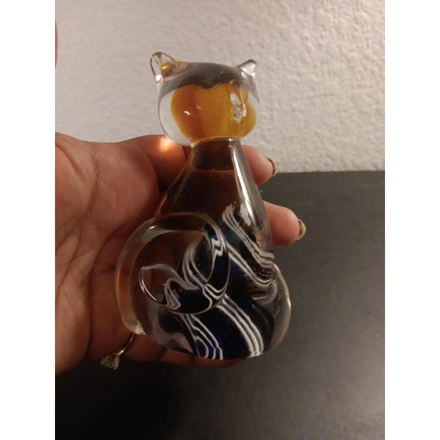 1980s 1980s Murano Style Amber With Blue & White Swirl Art Glass Cat Figurine For Sale - Image 5 of 7