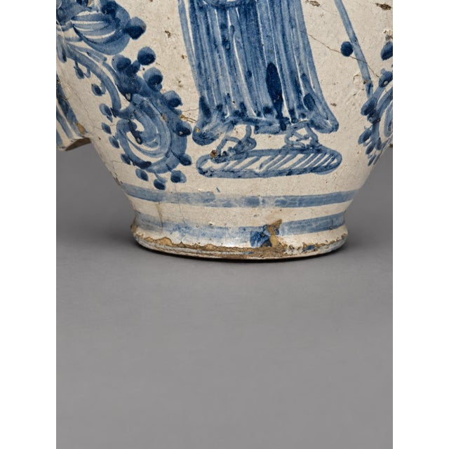 Blue 17th-Century Sicilian Blue-and-White Majolica Pilgrim Flask, Caltagirone For Sale - Image 8 of 15