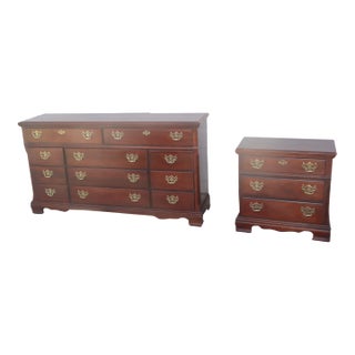 1980s Vintage Chippendale-Style Mahogany Dresser and Nightstand Set For Sale